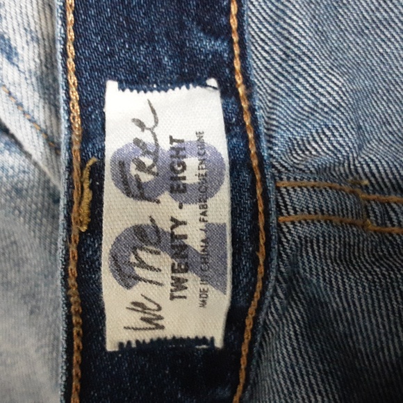 WeThe Free Women's 28 High Rise Distress Short ( Sold Separately ) - Picture 5 of 10